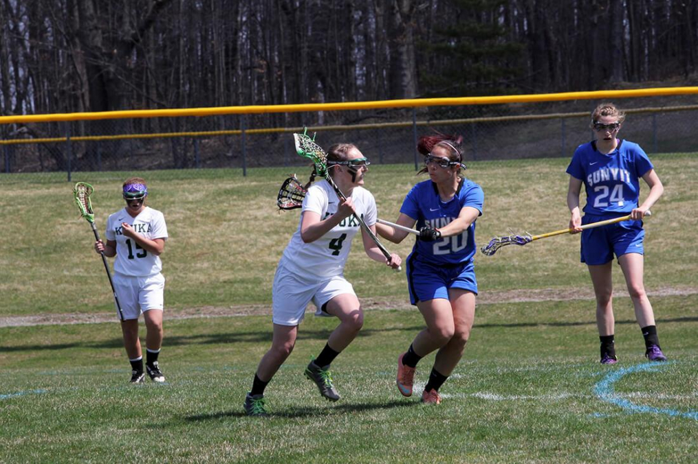 Jennifer Burt '15 plays lacrosse